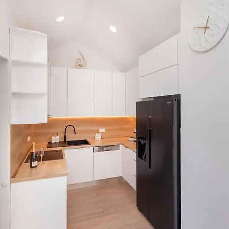 Apartment Generous Seaview For 6 Franito #1 *