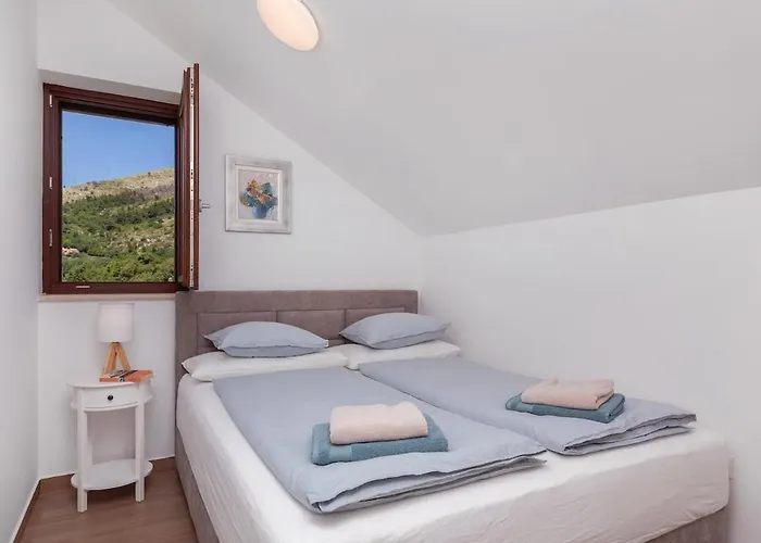 Generous Seaview For 6 Franito #1 *