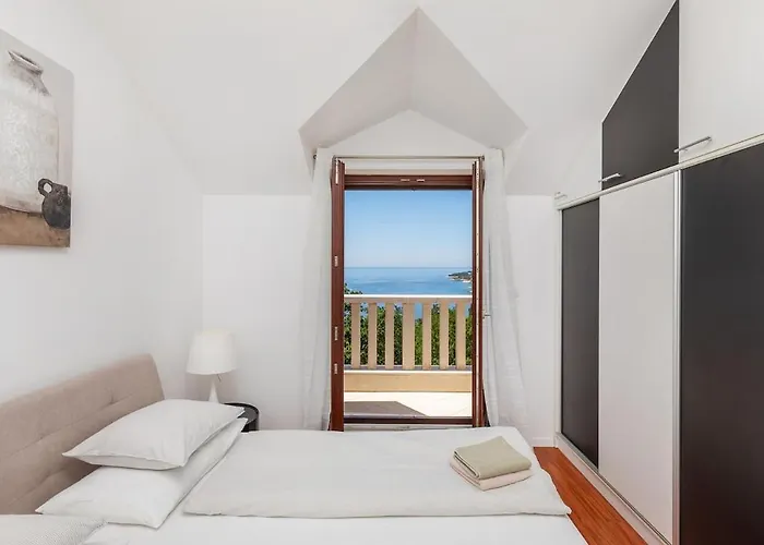 Generous Seaview For 6 Franito #1 *